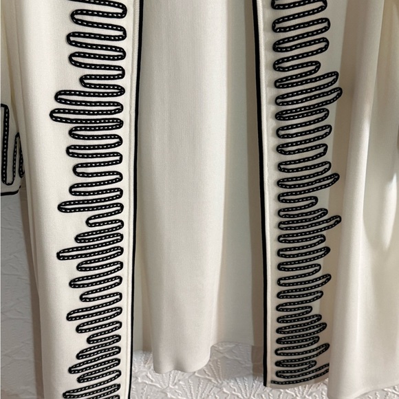 Ming Wang Cream Jacket with Black Trim and Embellished Buttons - Picture 7 of 7